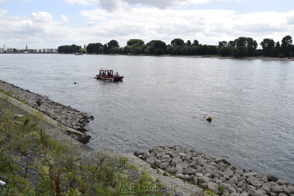 Uebung BF Taucher und Presse Koeln Zoobruecke Rhein P359.JPG - Miklos Laubert